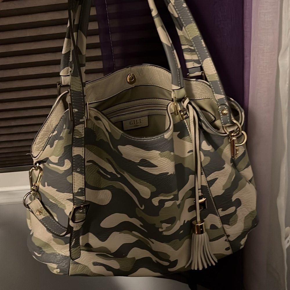 G.I.L.I

Really good condition.